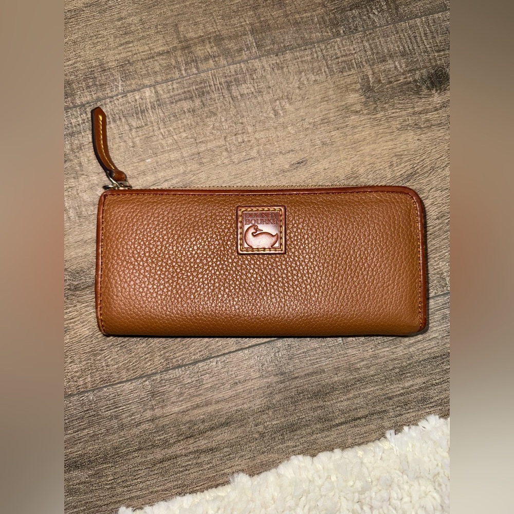 Dooney and Bourke Pebble Grain Zip Clutch